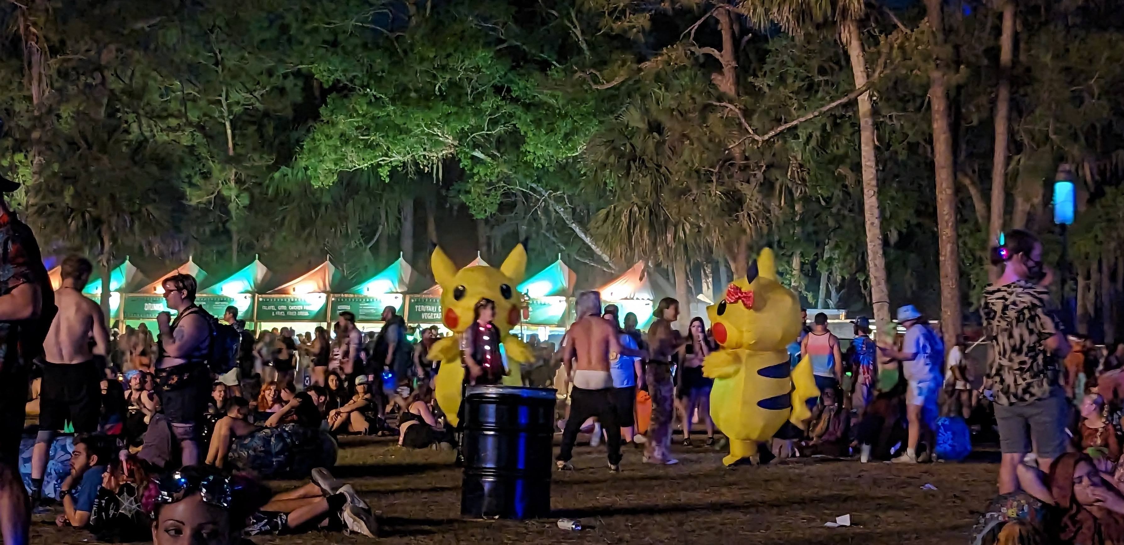 girl holding a sign that says free vibes